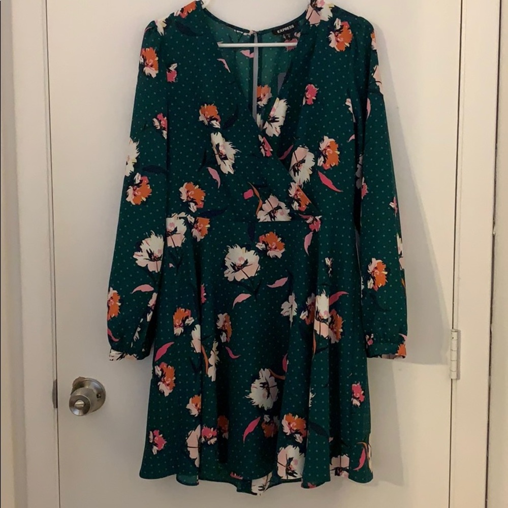 NWT - EXPRESS - LONG SLEEVE DRESS - M